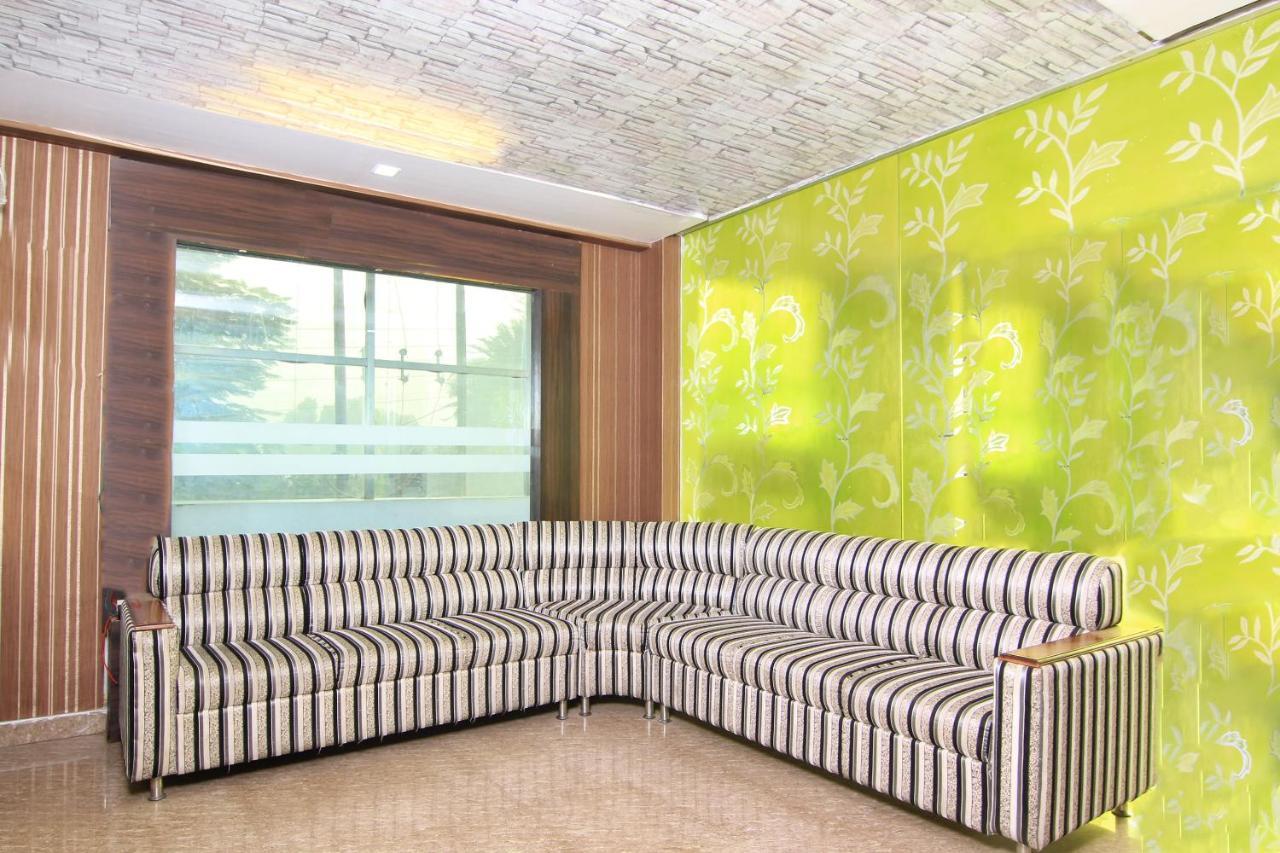 Collection O 4731 Hotel Surya Continental Лакнау Екстериор снимка