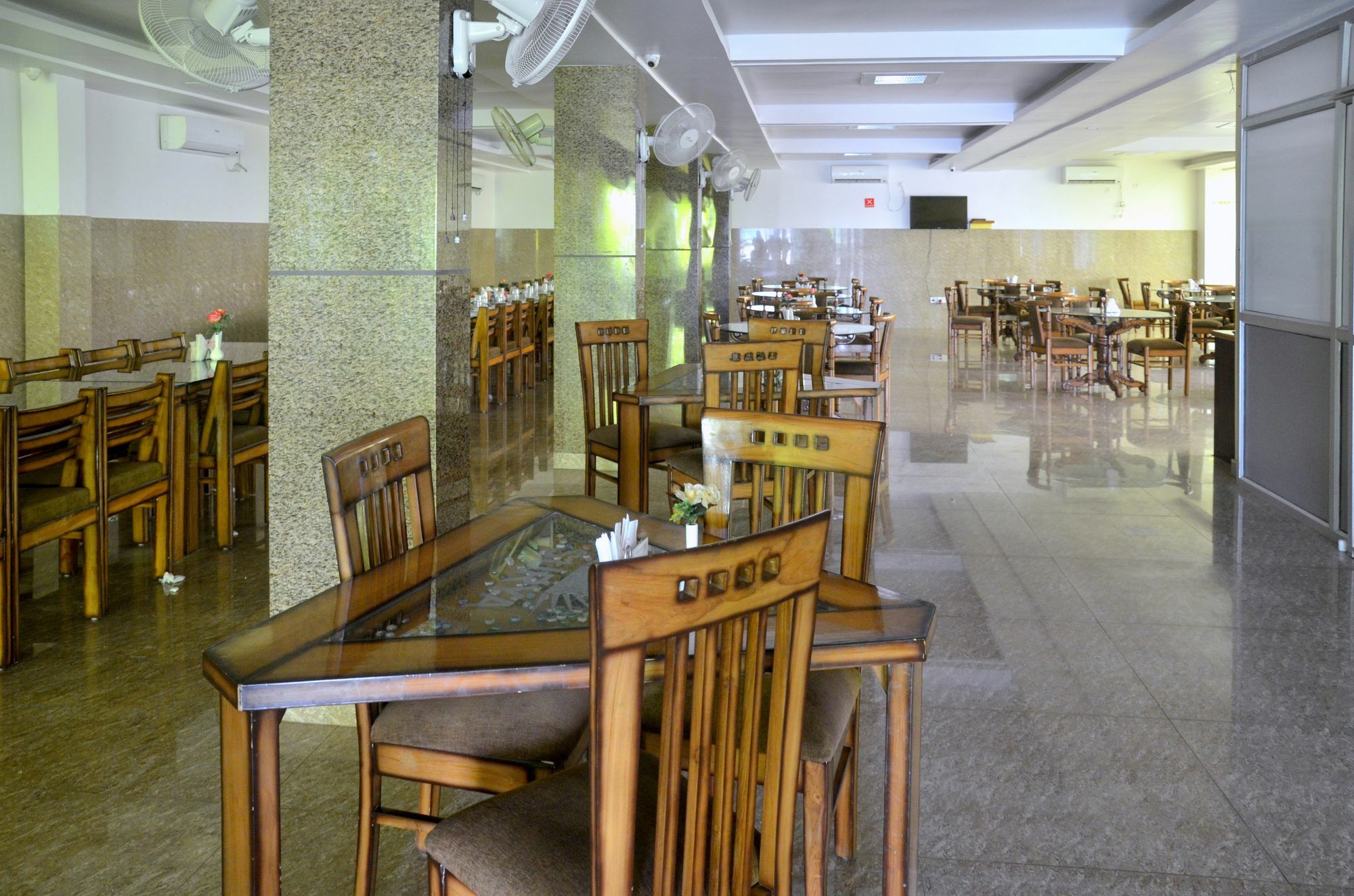Collection O 4731 Hotel Surya Continental Лакнау Екстериор снимка